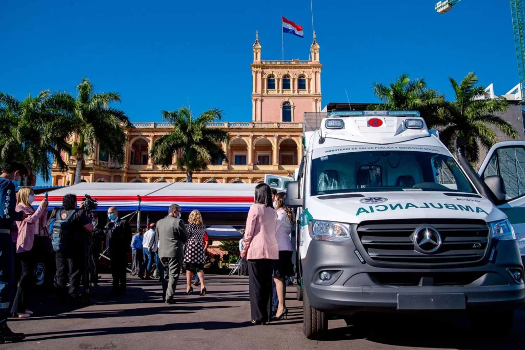 Entrega de Ambulancias al Ministerio de Salud Pública y Bienestar Social