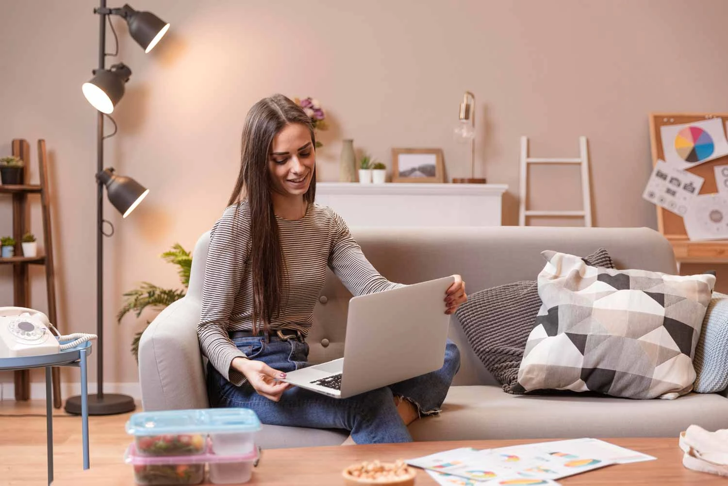 Desde el Grupo Condor te compartimos unos consejos sobre cómo mantenerse productivo en el trabajo desde casa y cuáles son las ventajas del home office. 